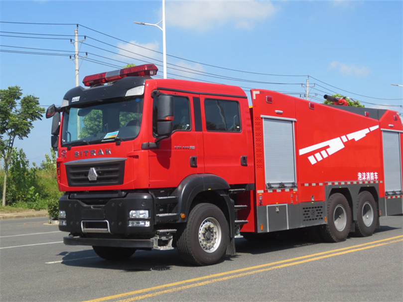 汕德卡13噸水罐消防車