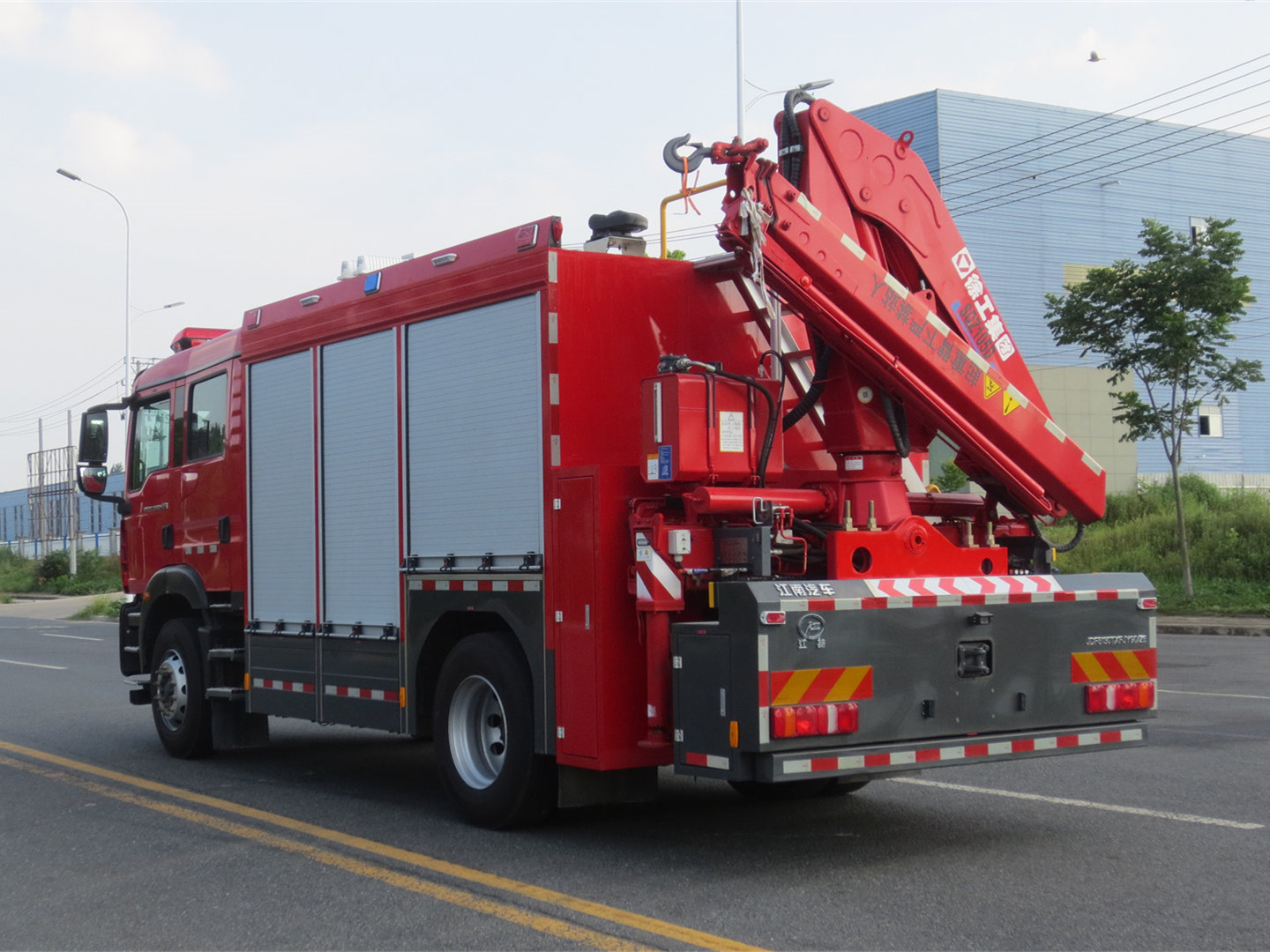 汕德卡單橋搶險(xiǎn)救援車(chē)