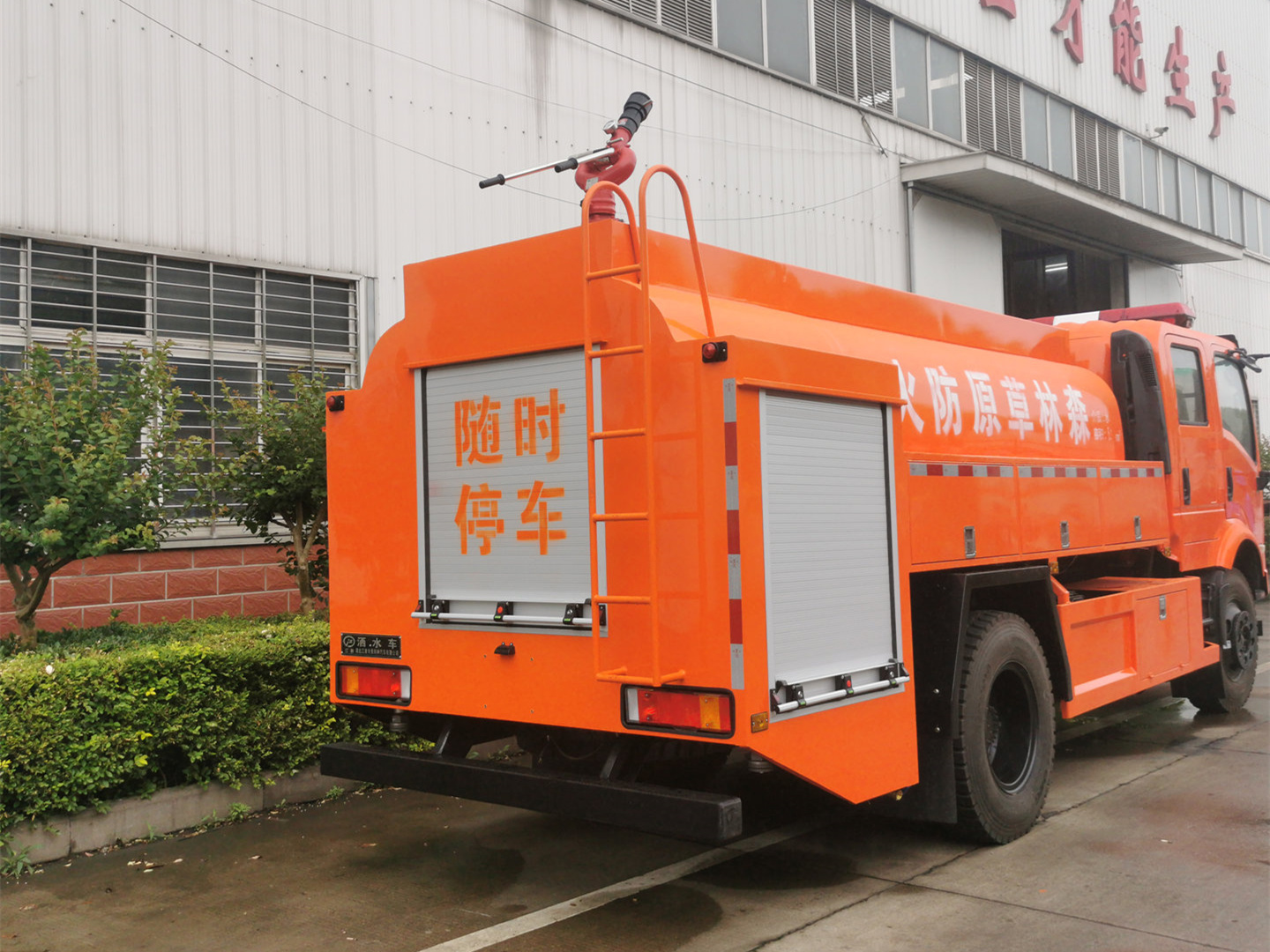 5噸四驅雙排灑水車