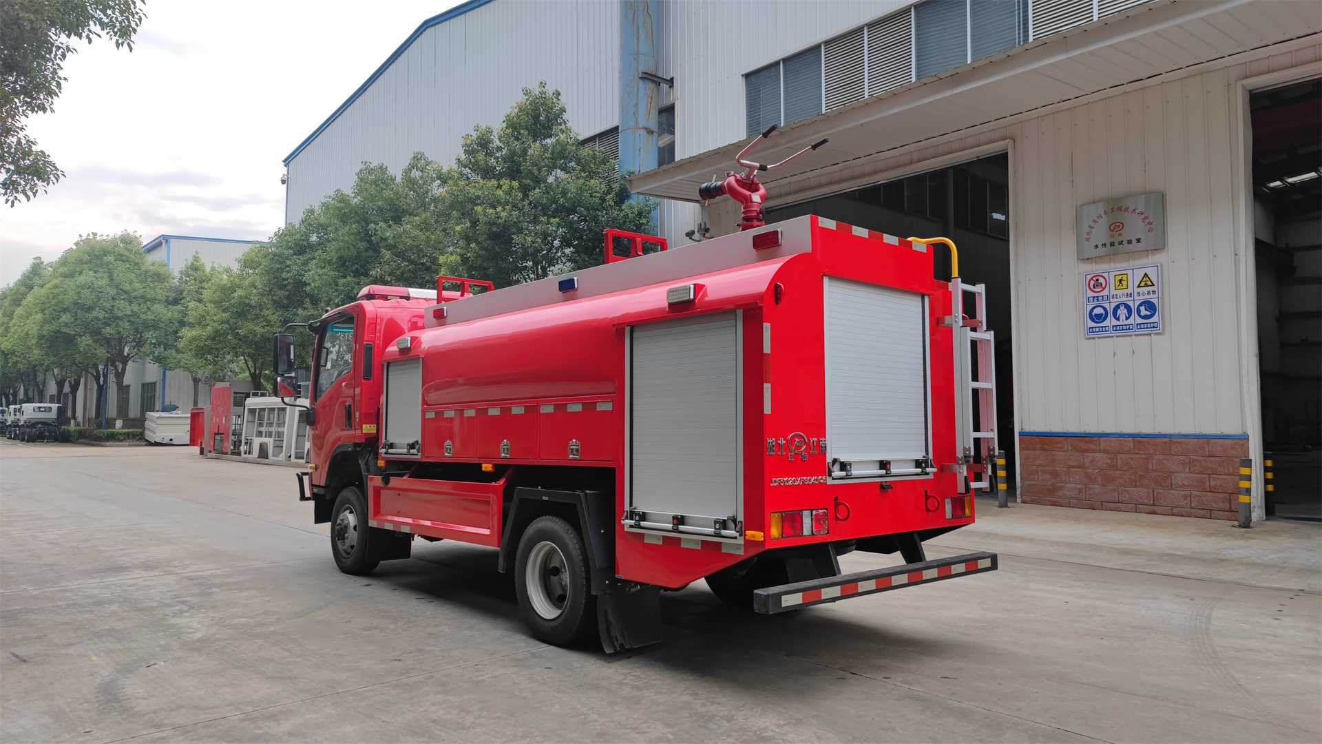 森林四驅(qū)慶鈴單排4.6噸供水車(chē)