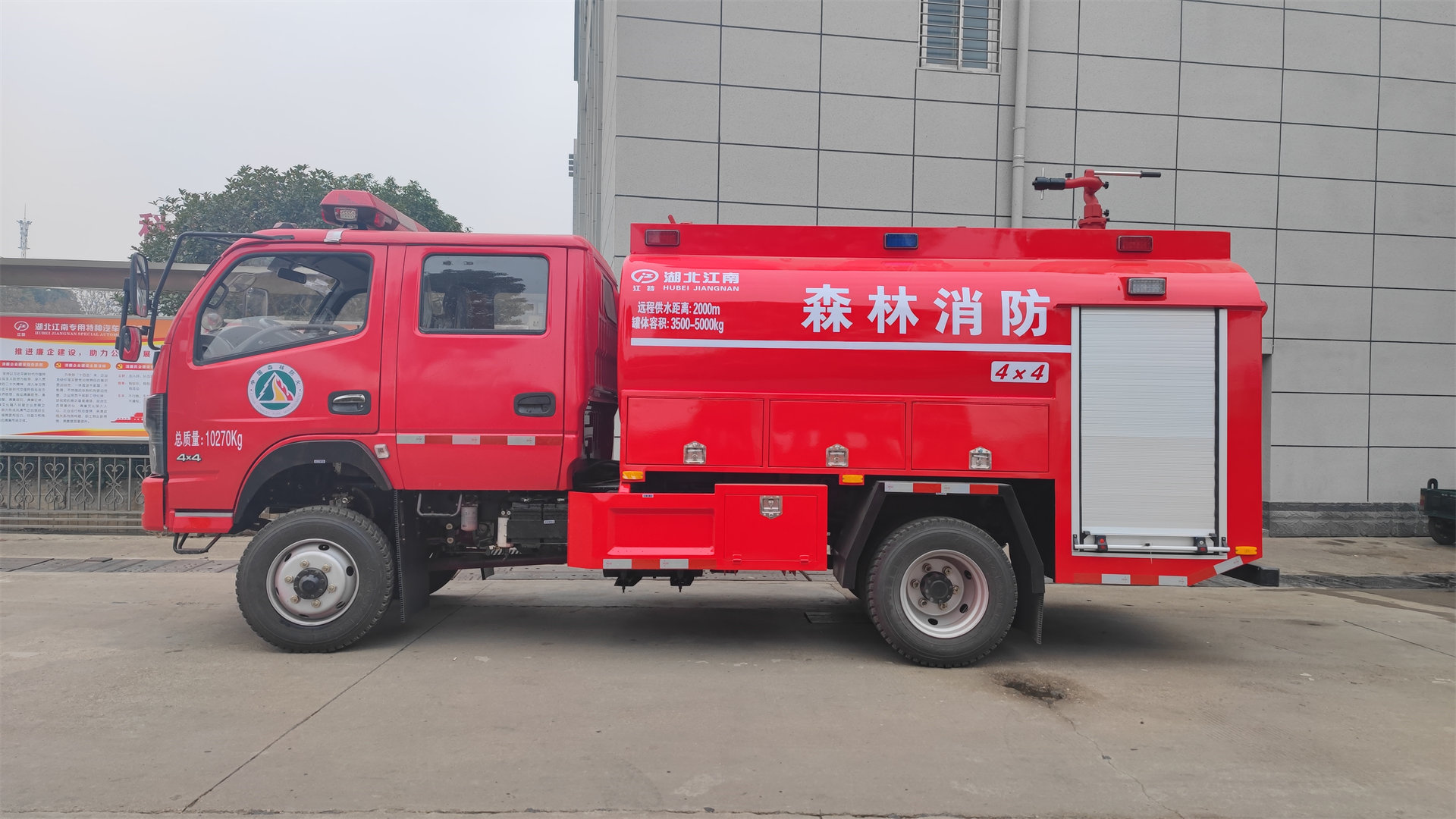 森林四驅(qū)東風(fēng)雙排4.8噸供水車