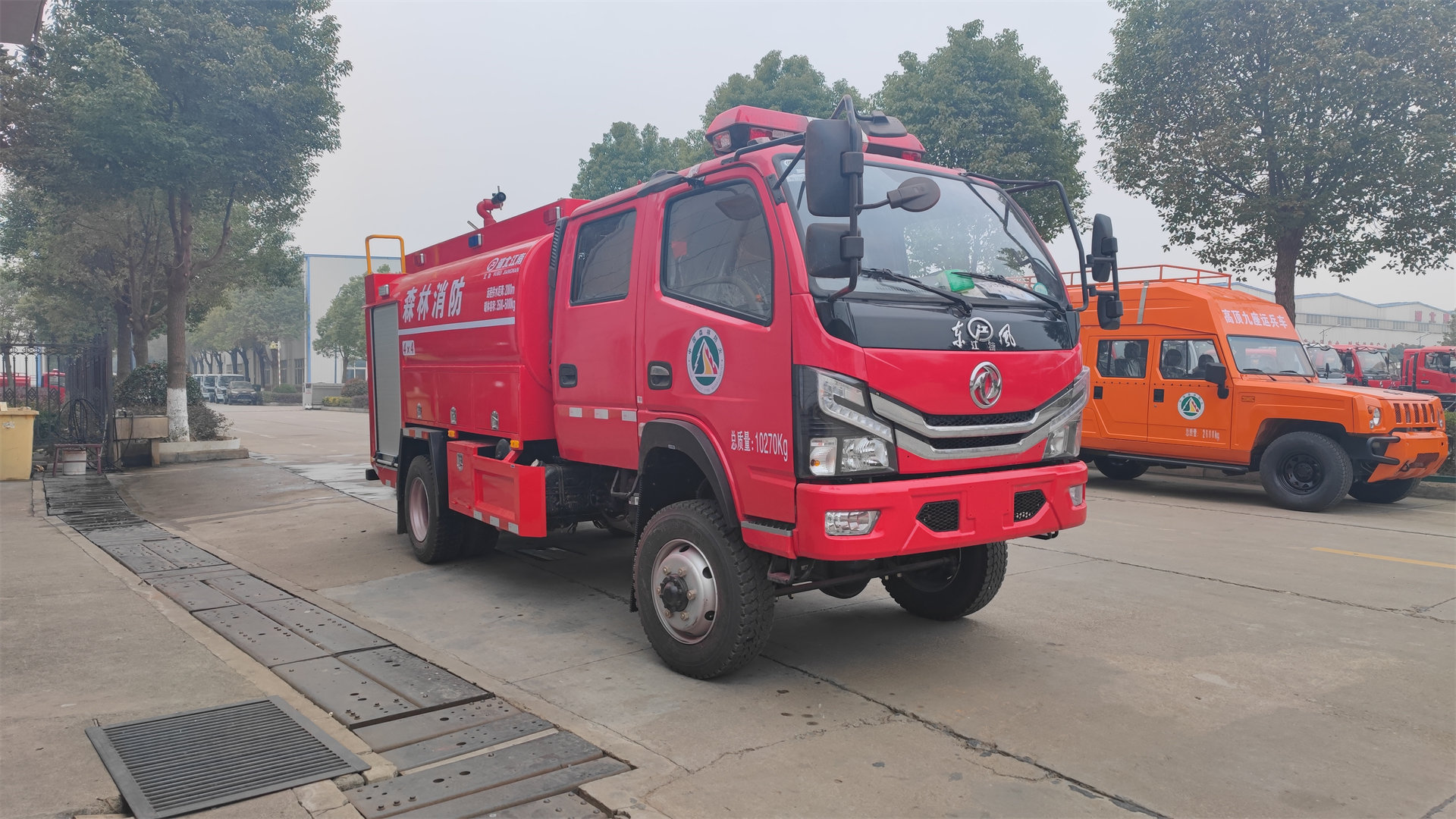 森林四驅(qū)東風(fēng)雙排4.8噸供水車